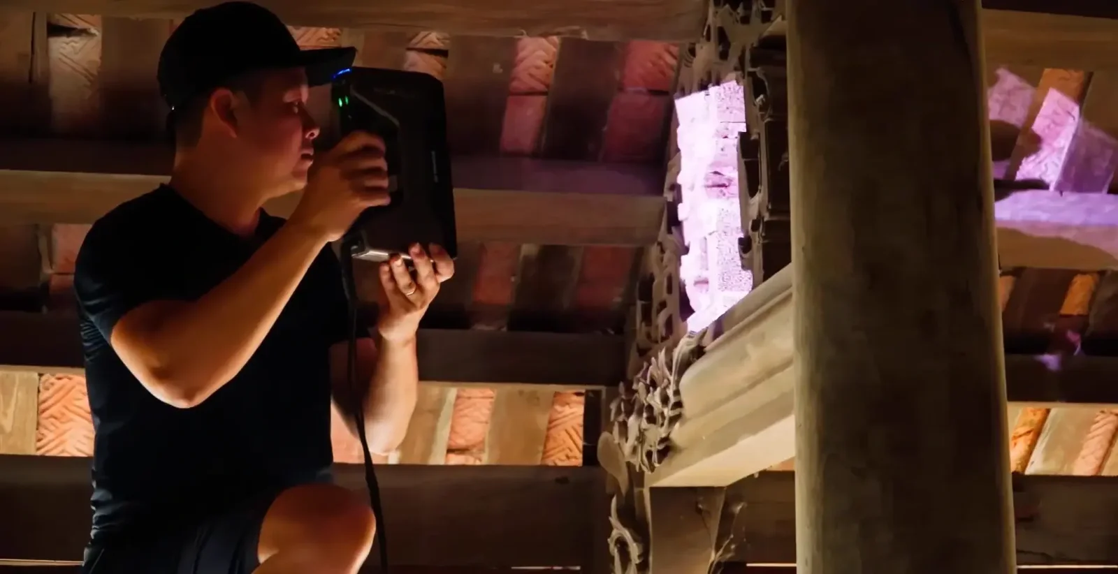 Operator hand-scanning carved temple woodwork with the EinScan Pro HD &mdash; field heritage digitization
