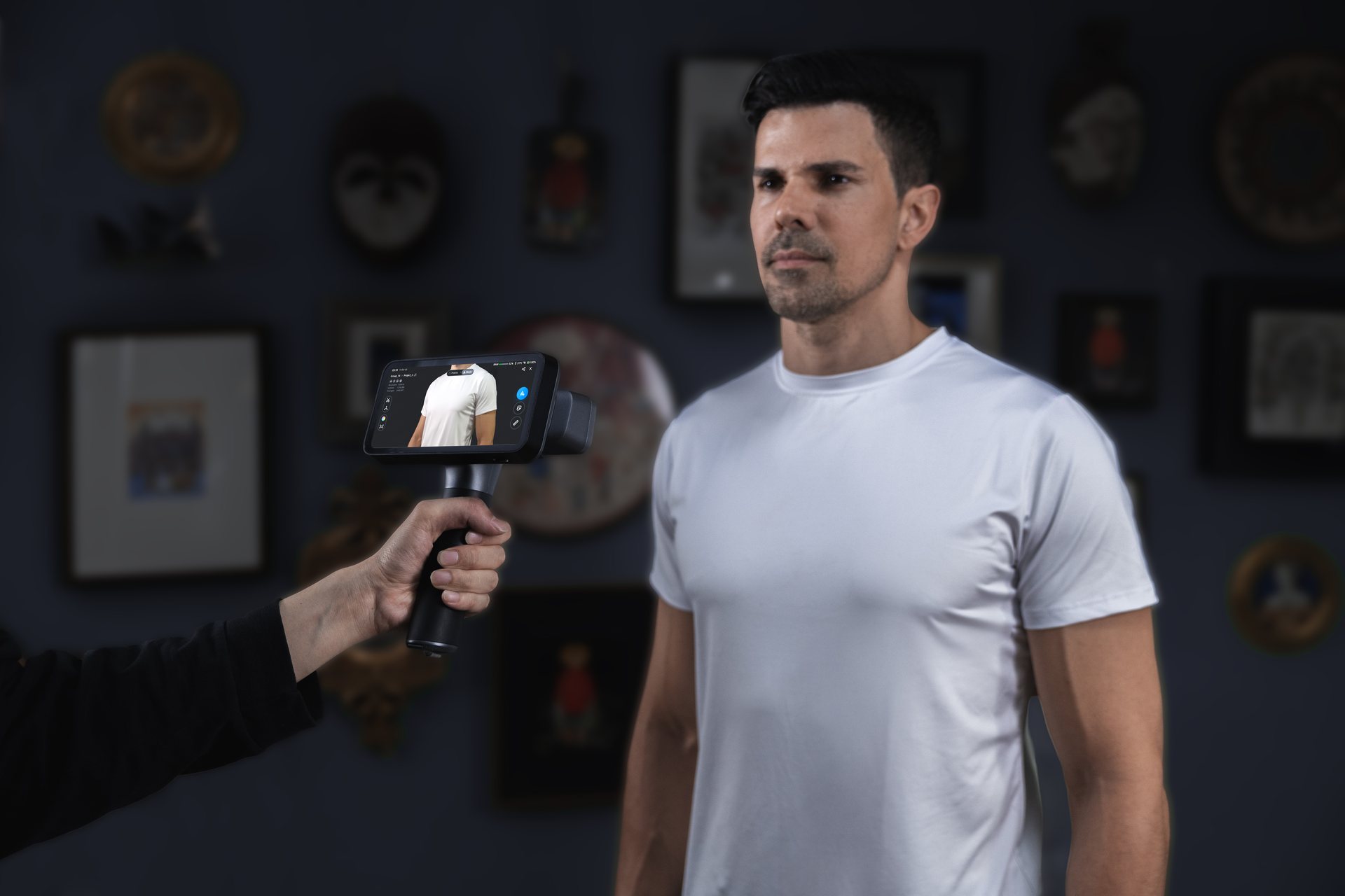 EinScan Rigil IR Rapid mode scanning a person in a studio &mdash; marker-free infrared capture