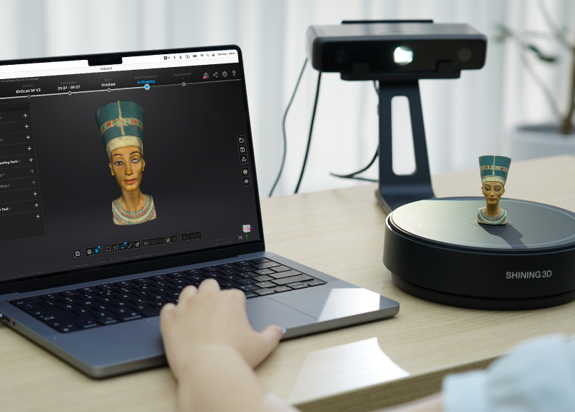 EinScan SE V2 scanning a Nefertiti bust on the Auto-Scan turntable, laptop showing the color EXScan S result