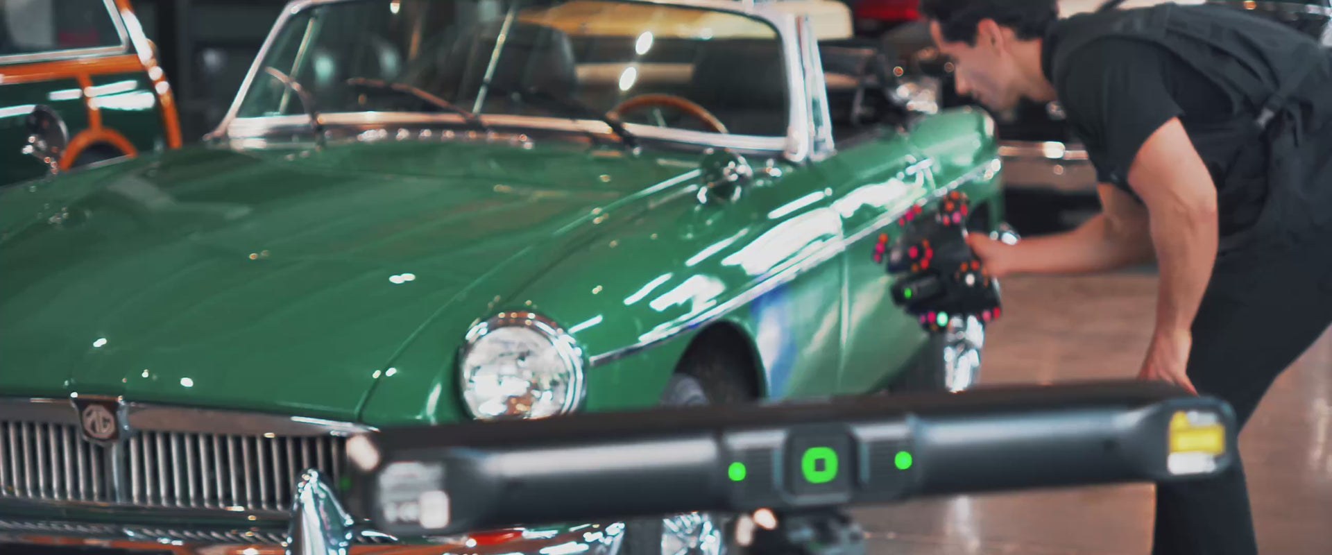 EinScan Trak wireless marker-free 3D scanner scanning a classic car — play the demonstration video