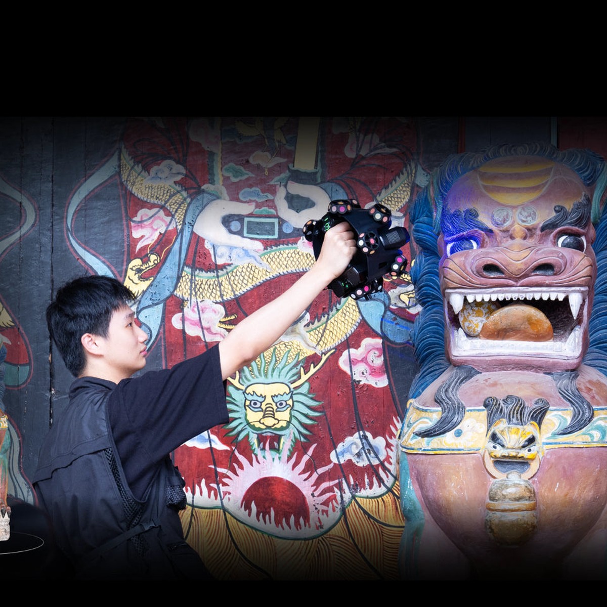 EinScan Trak capturing full-color texture on ornately painted temple guardian statues with its 5MP HD texture camera