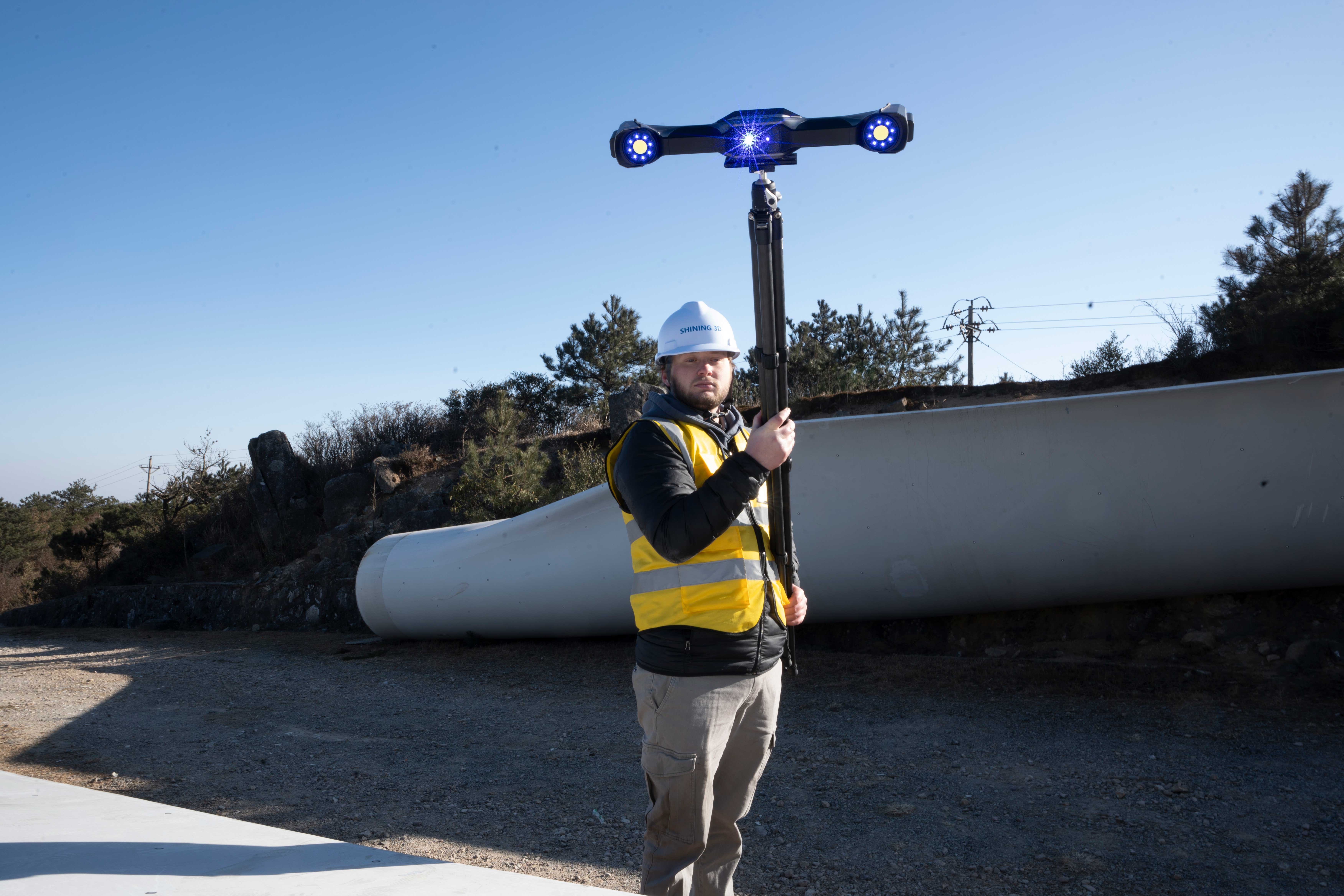 FreeScan Trak Nova capturing turbine blade geometry for energy sector dimensional inspection