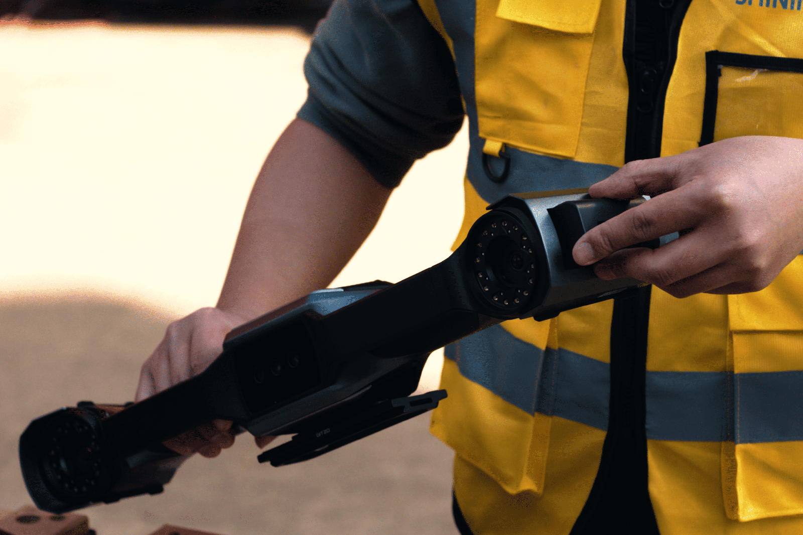 FreeScan UE Nova handheld body and detachable scan head in use