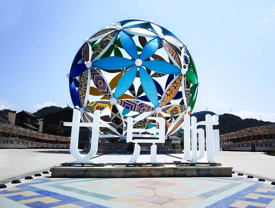 Large-format art-installation spheres printed on a Kings industrial SLA system